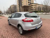 Usado Renault Mégane Authentique 90 CV (66 kW) 2012 Gris Utilitario