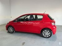 Usado Toyota Yaris Active 99 CV (72 kW) 2012 Rojo Berlina