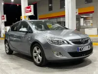 Usado Opel Astra Sportive 110 CV (80 kW) 2012 Gris / plata Berlina