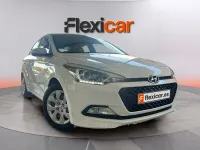 Usado Hyundai i20 84 CV (61 kW) 2018 Blanco Berlina