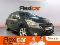 Usado Peugeot 208 Allure 92 CV (67 kW) 2015 Gris Utilitario