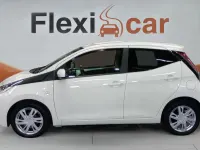 Usado Toyota Aygo X-cite 69 CV (50 kW) 2018 Blanco Utilitario