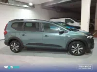 Usado Dacia Jogger Expression 110 CV (80 kW) 2025 Verde Monovolumen