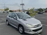 Usado Peugeot 206 90 CV (66 kW) 2000 Gris / plata Berlina