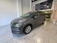 Usado VW Touran Advance 150 CV (110 kW) 2018 Gris / plata Monovolumen