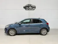 Usado Kia Rio 100 CV (73 kW) 2018 Azul Berlina
