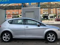 Usado Seat Leon Style 105 CV (77 kW) 2013 Blanco Berlina