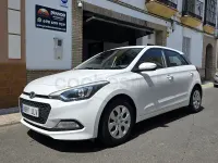 Usado Hyundai i20 84 CV (61 kW) 2016 Blanco Berlina