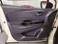 Usado Renault Captur Intens 90 CV (66 kW) 2015 Beige SUV