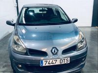 Usado Renault Clio II Dynamique 105 CV (77 kW) 2005 Azul Berlina