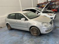 Usado VW Polo Advance 70 CV (51 kW) 2006 Gris / plata Utilitario