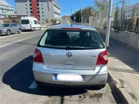 Usado VW Polo Highline 75 CV (55 kW) 2004 Gris / plata Berlina