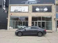 Usado VW Passat Executive 120 CV (88 kW) 2020 Gris / plata Berlina