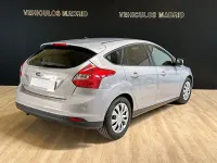 Usado Ford Focus Trend 115 CV (84 kW) 2013 Gris / plata Berlina