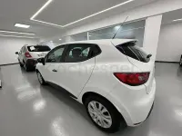 Usado Renault Clio IV Business 90 CV (66 kW) 2017 Blanco Berlina