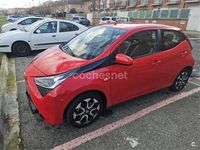 Usado Toyota Aygo X-play 69 CV (50 kW) 2018 Rojo Utilitario