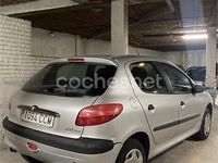 Usado Peugeot 206 70 CV (51 kW) 2002 Gris / plata Berlina