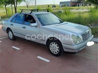 Usado Mercedes E220 Classic 125 CV (91 kW) 1999 Gris / plata Familiar