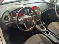 Usado Opel Astra Selective 110 CV (80 kW) 2011 Blanco Familiar