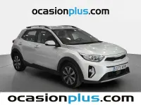 Usado Kia Stonic 100 CV (73 kW) 2024 Gris plata SUV