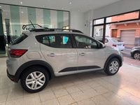 Usado Dacia Sandero Expression 91 CV (66 kW) 2023 Gris / plata Berlina