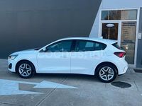 Usado Ford Focus Trend 120 CV (88 kW) 2022 Blanco Berlina
