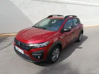 Usado Dacia Sandero Comfort 91 CV (66 kW) 2021 Granate Berlina