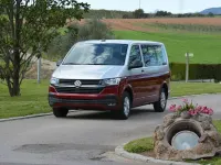 Usado VW Multivan 150 CV (110 kW) 2022 Rojo Monovolumen