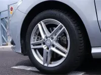 Usado Mercedes B180 122 CV (89 kW) 2013 Gris / plata Monovolumen
