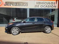 Usado Kia Ceed 136 CV (100 kW) 2021 Negro Utilitario