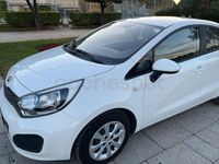 Usado Kia Rio 85 CV (62 kW) 2014 Blanco Berlina