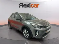 Usado Kia Stonic 101 CV (74 kW) 2024 Gris SUV