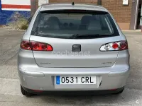 Usado Seat Ibiza Fresh 75 CV (55 kW) 2004 Gris / plata Utilitario