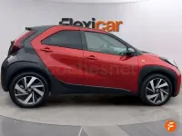 Usado Toyota Aygo X Play 72 CV (52 kW) 2022 Rojo SUV