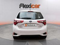 Usado Toyota Yaris Active 111 CV (81 kW) 2019 Blanco Berlina