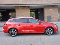 Usado Renault Mégane GrandTour Bose Edition 130 CV (95 kW) 2017 Rojo Familiar