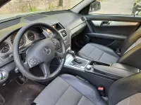 Usado Mercedes C200 Elegance 136 CV (100 kW) 2008 Gris / plata Berlina