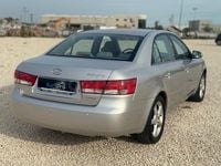 Usado Hyundai Sonata Comfort 140 CV (102 kW) 2007 Gris / plata Berlina