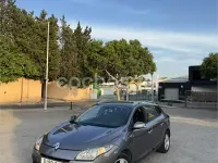 Usado Renault Mégane GrandTour Dynamique 105 CV (77 kW) 2010 Gris / plata Familiar
