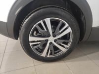 Usado Peugeot 3008 Allure 130 CV (95 kW) 2023 Blanco nacarado SUV