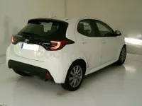 Usado Toyota Yaris Hybrid Active 116 CV (85 kW) 2022 Blanco Berlina