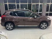 Usado Peugeot 2008 Allure 100 CV (73 kW) 2015 Marrón SUV