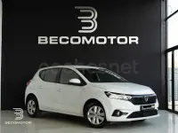 Usado Dacia Sandero Acces 67 CV (49 kW) 2021 Blanco Berlina