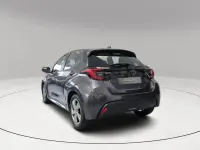 Usado Toyota Yaris Hybrid Active 116 CV (85 kW) 2024 Gris / plata Berlina