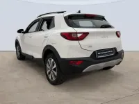 Usado Kia Stonic 101 CV (74 kW) 2025 Blanco SUV