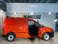 Usado VW Caddy Business 102 CV (75 kW) 2018 Rojo Monovolumen