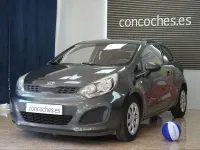 Usado Kia Rio 85 CV (62 kW) 2014 Gris / plata Berlina