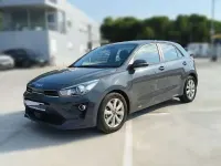 Usado Kia Rio 101 CV (74 kW) 2022 Gris Berlina