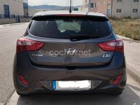 Usado Hyundai i30 90 CV (66 kW) 2016 Gris / plata Berlina