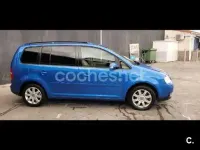 Usado VW Touran Highline 136 CV (100 kW) 2004 Azul Monovolumen